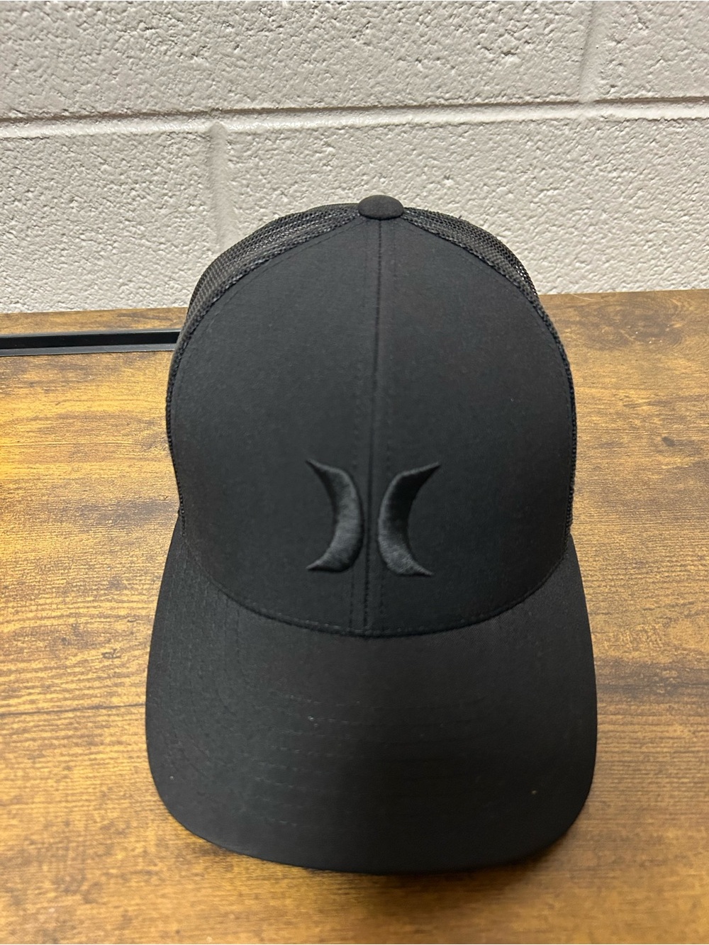 Hurley Black Men's Curved-Brim Trucker Hat